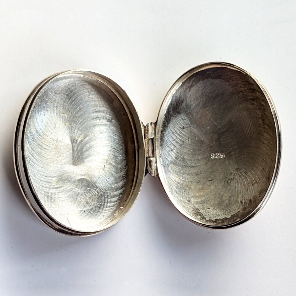 Sterling Silver Fairy pill box or trinket Box - Picture 3 of 14